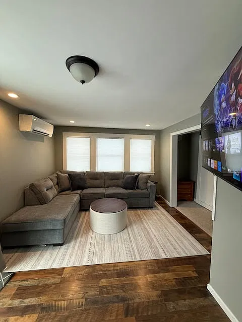 4 bed, 1872 sqft, $2,500 — Photo 2
