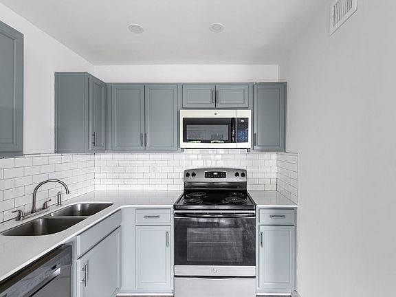 5th image of 3021 Clairmont Ave S APT 8