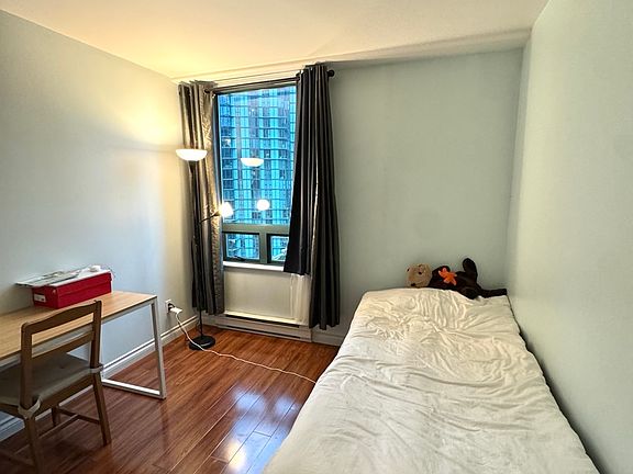 3rd image of 1238 Melville St #10