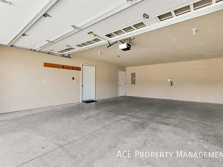 3119 New England St — Photo 12