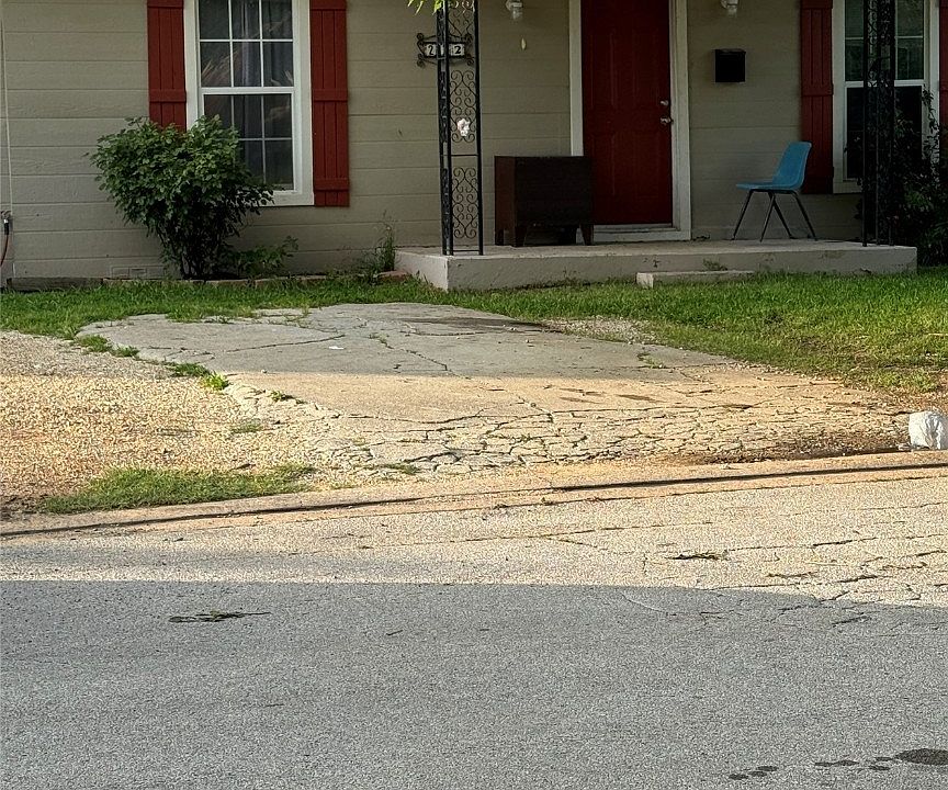 1st image of 212 W Franklin Ave