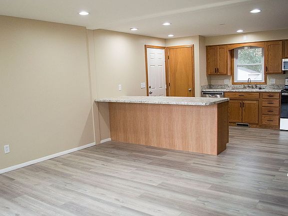 4th image of 56 Greenway Dr