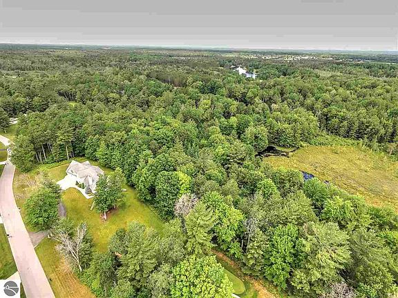 4th image of 593 White Pine Dr