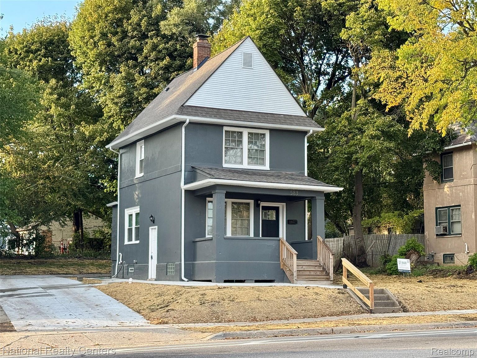 583 N Perry St, photo 1