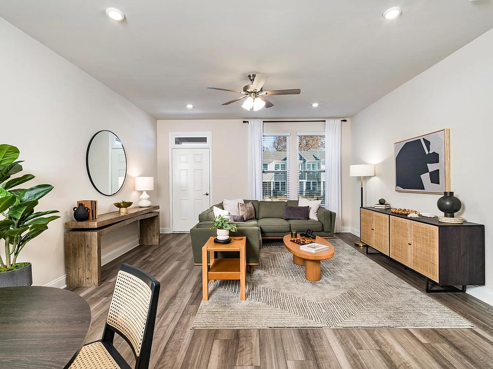At Amavi Mooresville, thoughtfully designed floor plans create a versatile and inviting space for modern living at its finest.