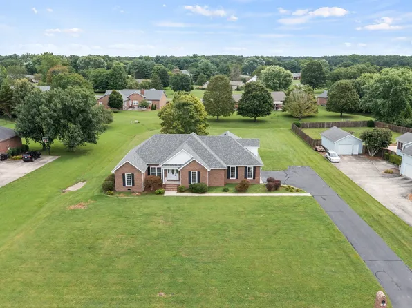 814 Twelve Oaks Rd, Tullahoma, TN 37388