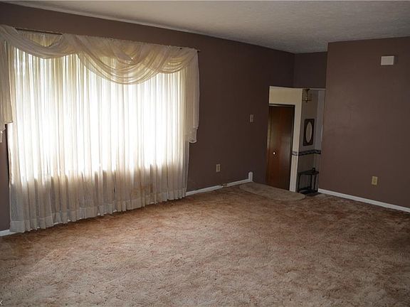 2nd image of 572 Robinwood Ave