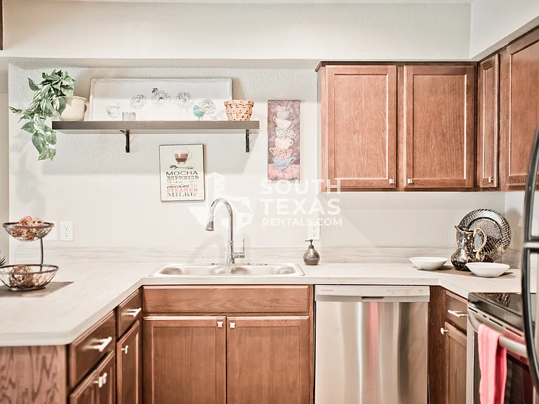 301 Westwood Dr #G — Photo 8