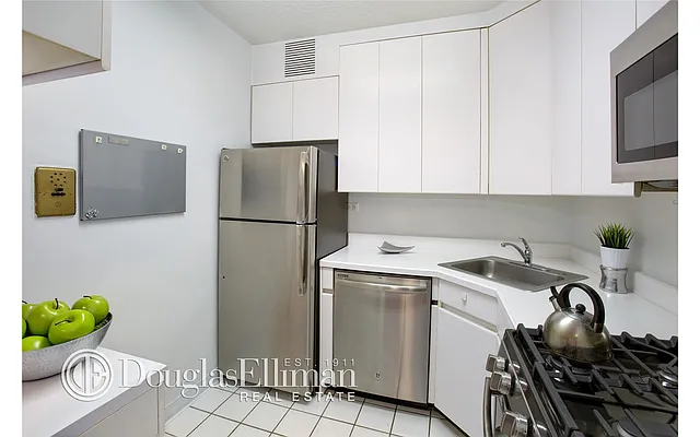 Rented by Douglas Elliman | media 9