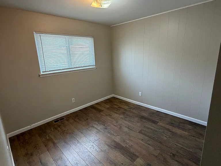 32200 Linderman Ave — Photo 9