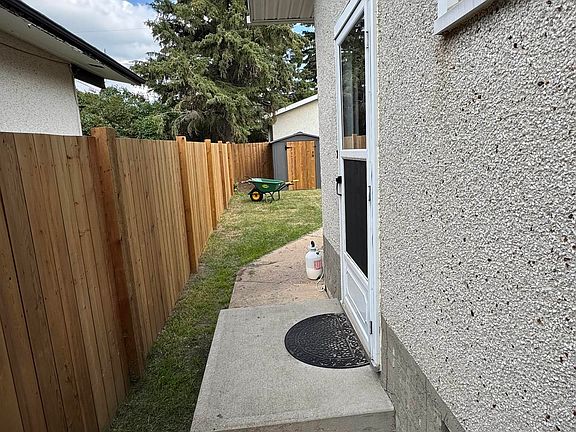 3rd image of 4221 50th St