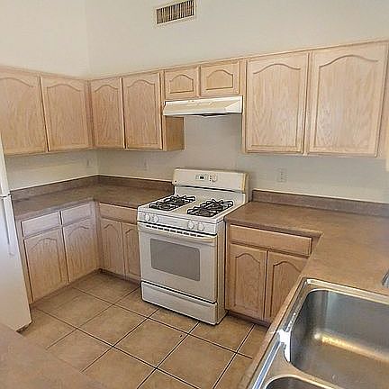 3rd image of 1733 W Corte Del Calvo