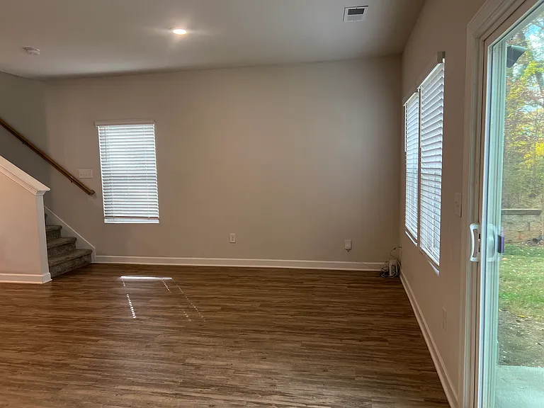 408 Hillrock Ct — Photo 4