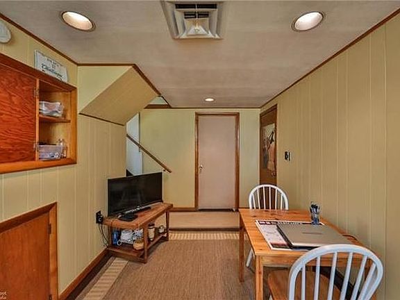 4th image of 1464 Exeter Rd