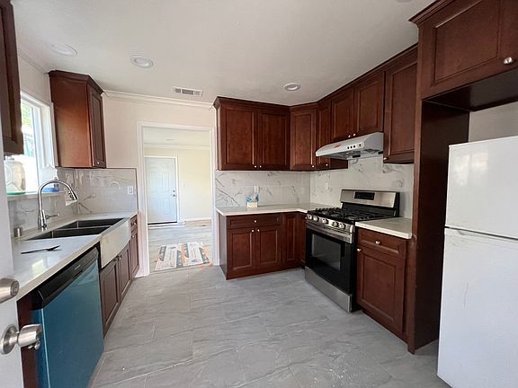 3rd image of 1403 N Amador Ave