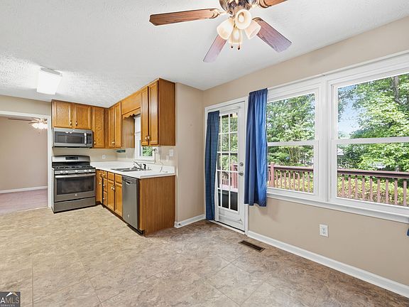 2nd image of 131 Maplewood Cv