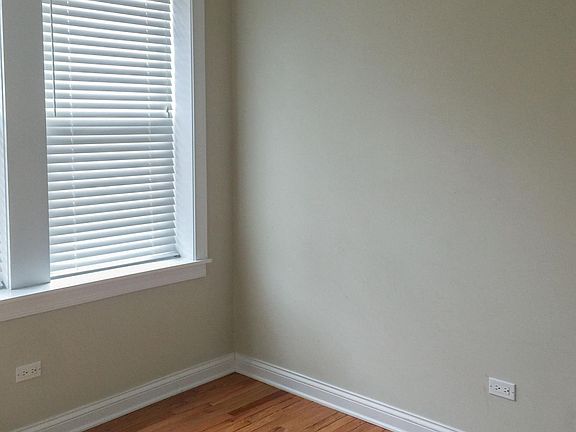 3rd image of 3808.5 N Marshfield Ave #1