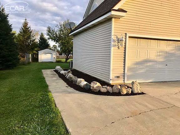 3rd image of 6055 Hedgerow Cir