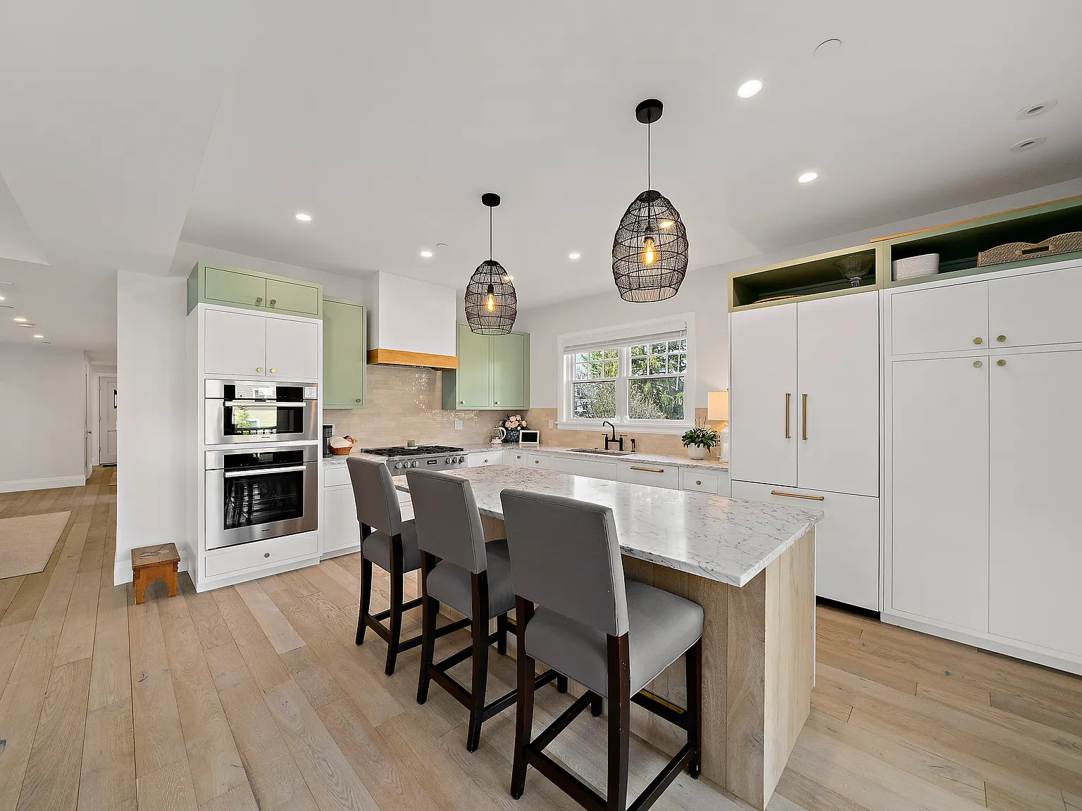 3 bed, 1770 sqft, $8,400 — Photo 1