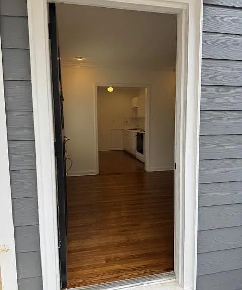 1464 Hawthorne Ave NW — Photo 2