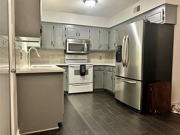2nd image of 15228 S Arapaho Dr