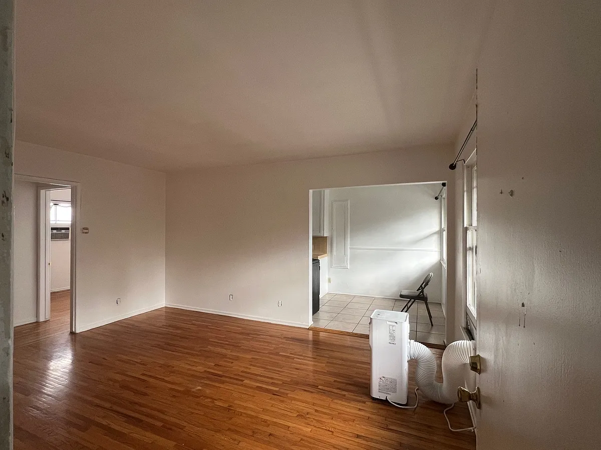 Building Photo - 873 N Hoover St #1/2