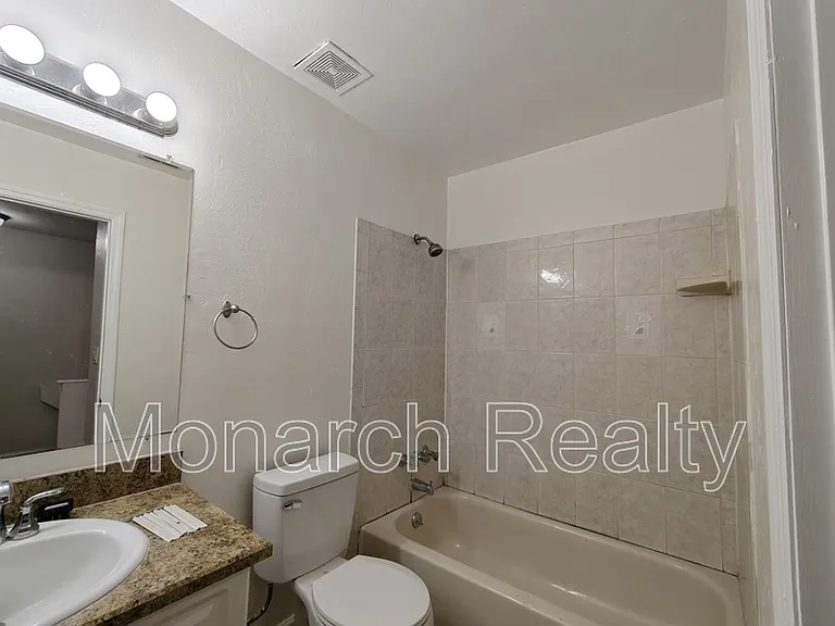 620 SW 10th Ln #4 — Photo 17