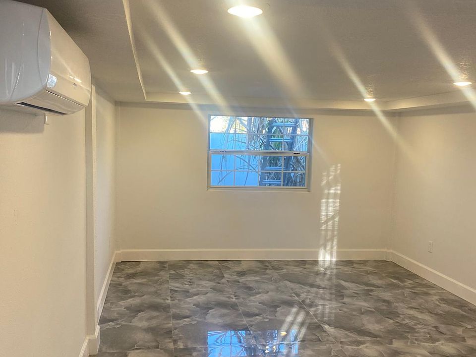 1st image of 3222 W Clinton Cir #A
