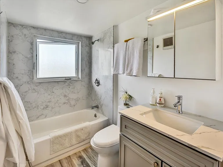 832 7th Ave #3 — Photo 6
