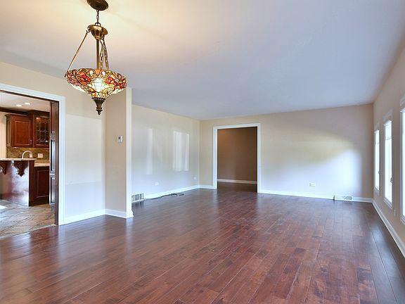 5th image of 15564 Hollyhock Ct