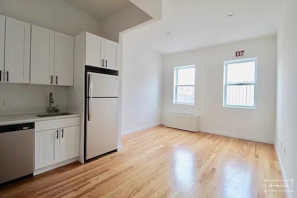 Rented by Grand & Co. | media 8
