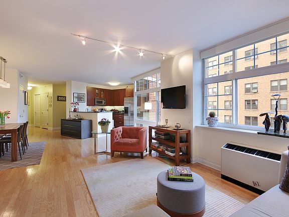 3rd image of 272 W 107th St APT 4D