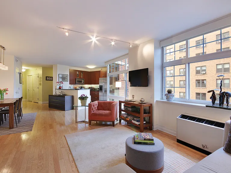 272 W 107th St #4D — Photo 3