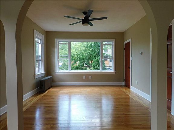 5th image of 146 Woodbine St