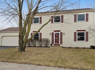 1224 Canyon Run Rd, Naperville, IL 60565