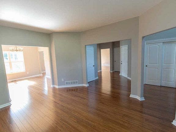 3rd image of 506 Ivyside Sq
