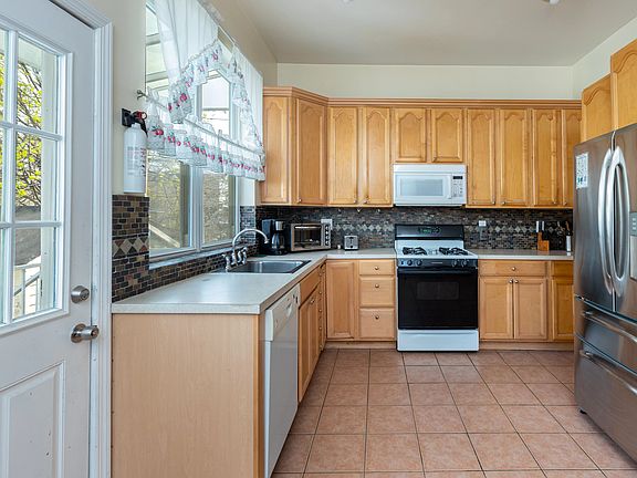 4th image of 3231 34th St