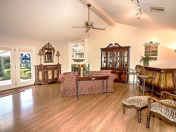 5th image of 22 Oak Harbor Dr