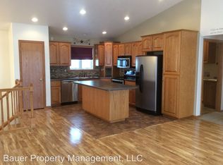 726 13th St E, Dickinson, ND 58601