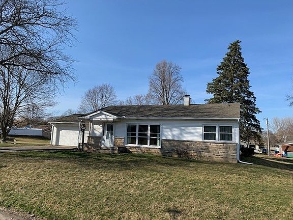 2nd image of 665 E Maple St