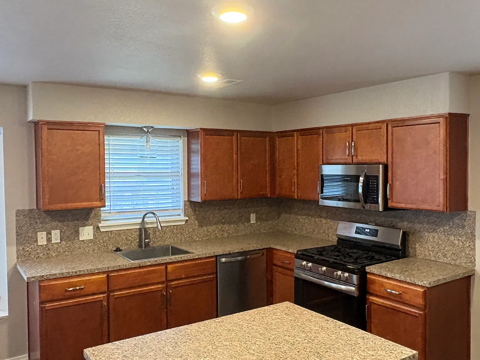 3 bed, 1278 sqft, $1,700 — Photo 4
