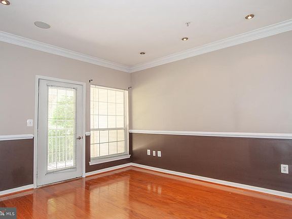 3rd image of 4852 Eisenhower Ave Unit 140