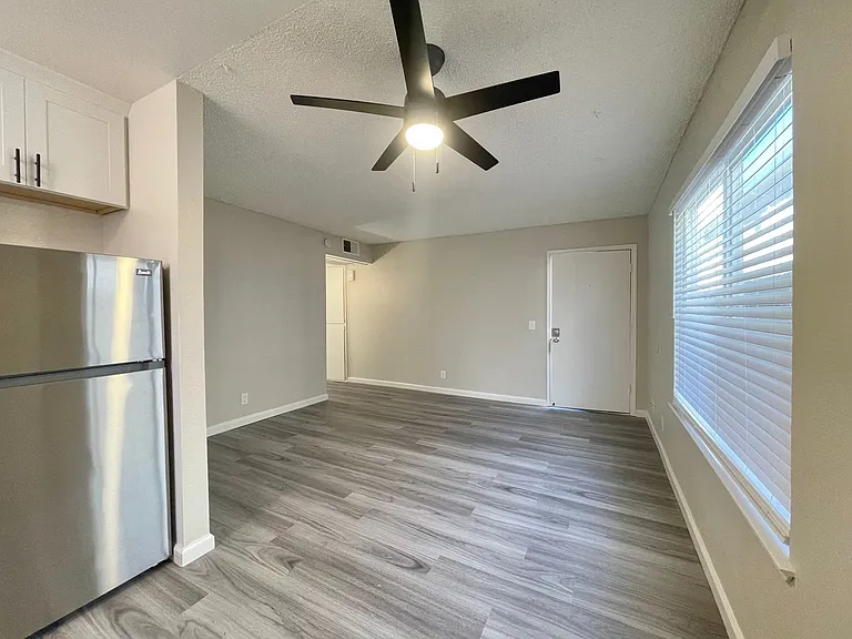 2220 O Street — Photo 4