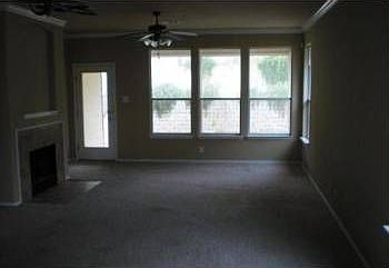 3rd image of 910 San Fernando St