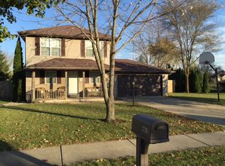 401 Pleasant Acres Dr, Nappanee, IN 46550