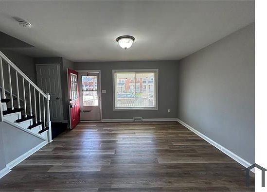 1st image of 524 Queensgate Rd