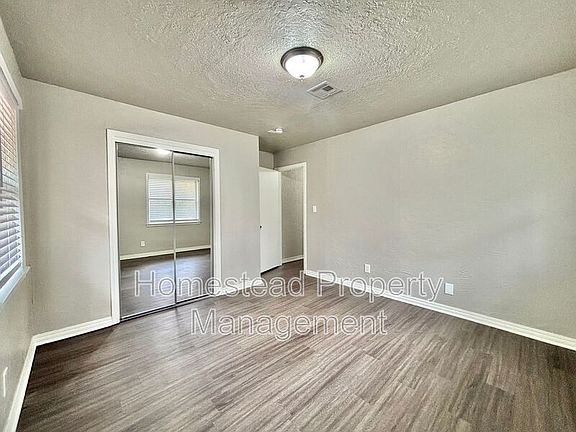 5th image of 1520 NE 48th St