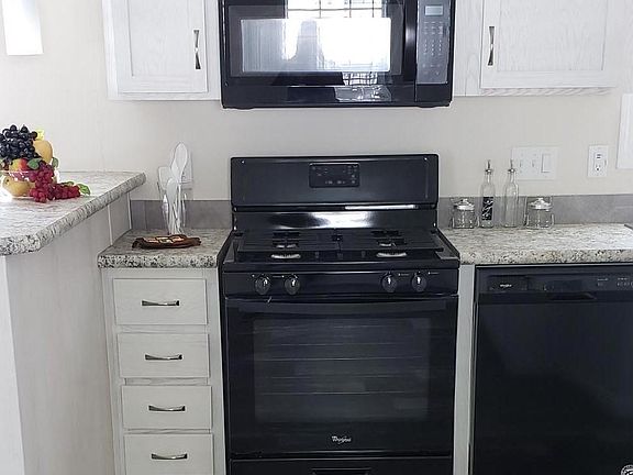 4th image of 296 Vista Dr