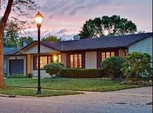 82 Kendal Rd, Elk Grove Village, IL 60007