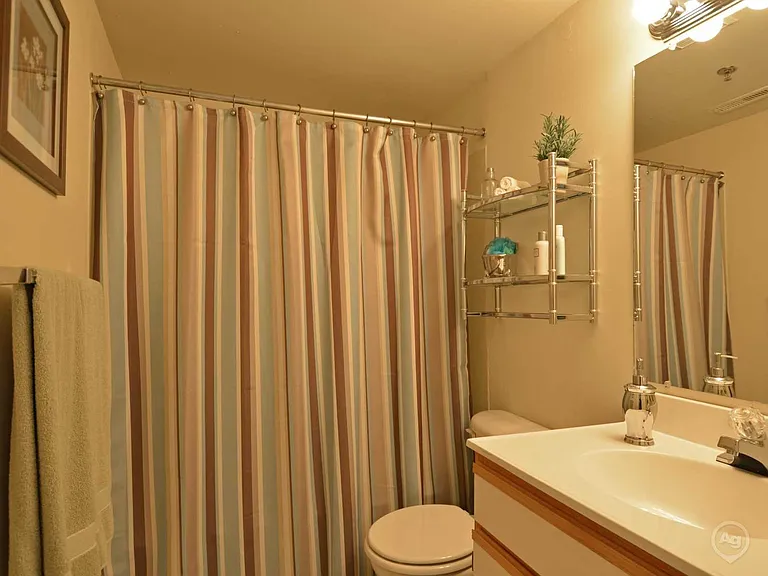 Valley Stream Village Apartments — Photo 21